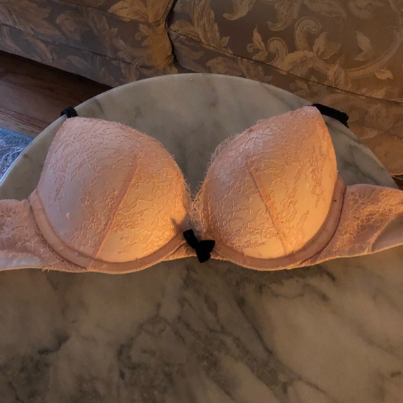 Victoria Secret bras - Picture 2 of 4